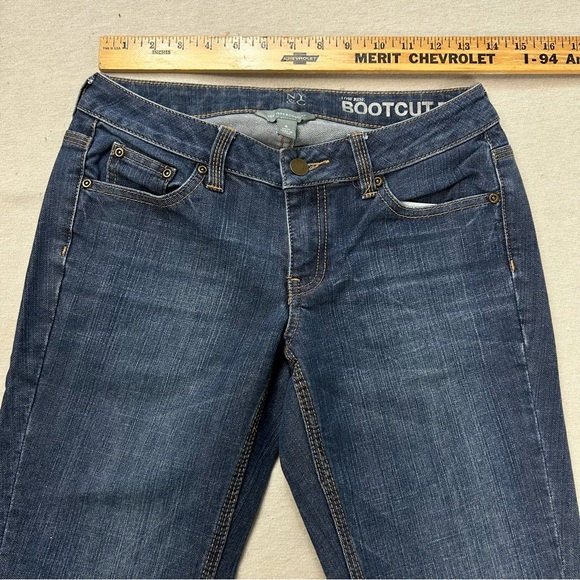 New York & Company PETITE Low Rise Boot Cut Curvy Medium Wash Jeans W - Picture 8 of 10